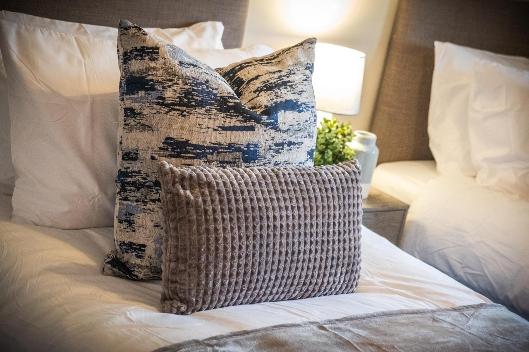 Mk 2-Bedroom Contractor'S Gem, 5 Beds, Sleeps 6, Free Parking Milton Keynes Ngoại thất bức ảnh