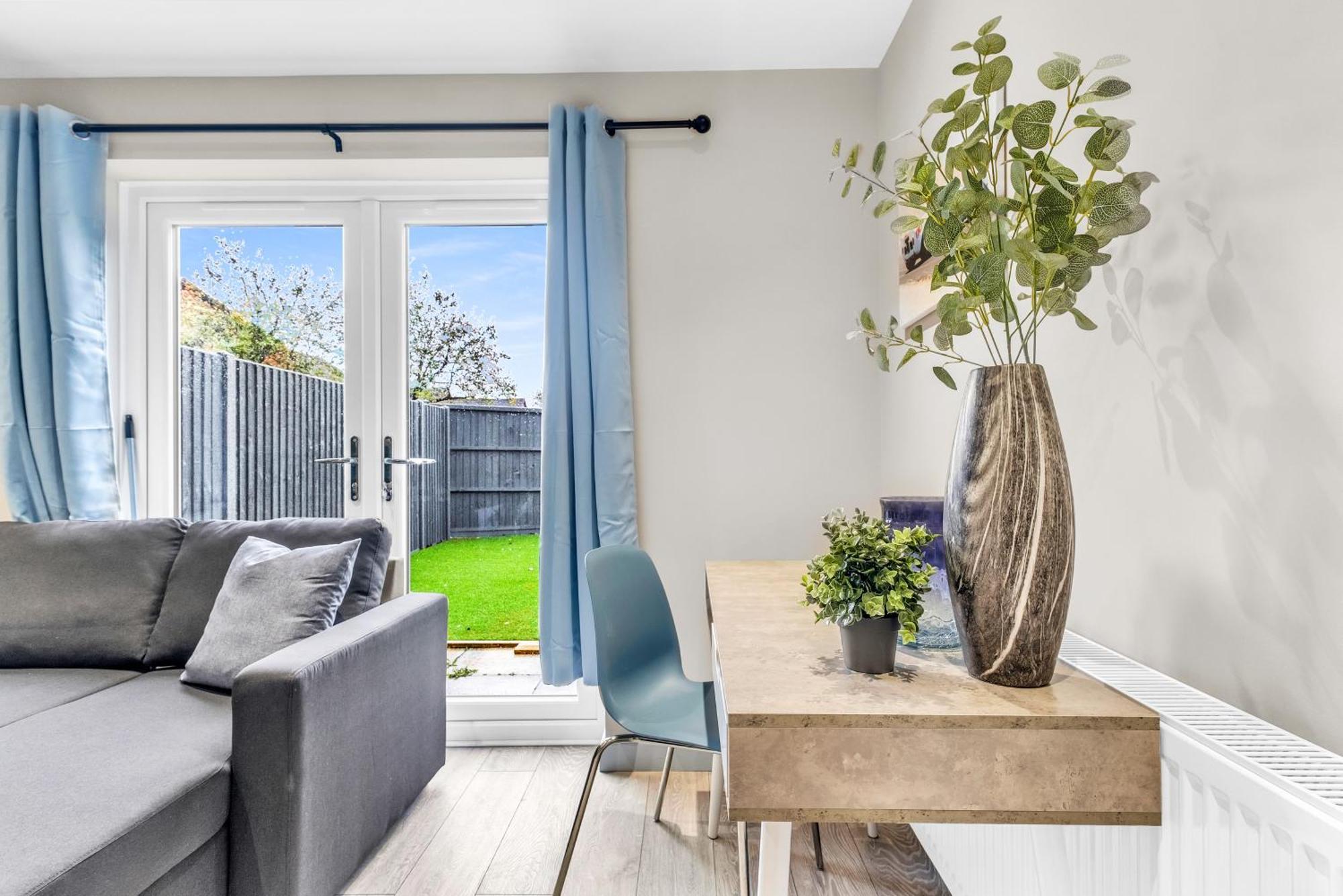 Mk 2-Bedroom Contractor'S Gem, 5 Beds, Sleeps 6, Free Parking Milton Keynes Ngoại thất bức ảnh