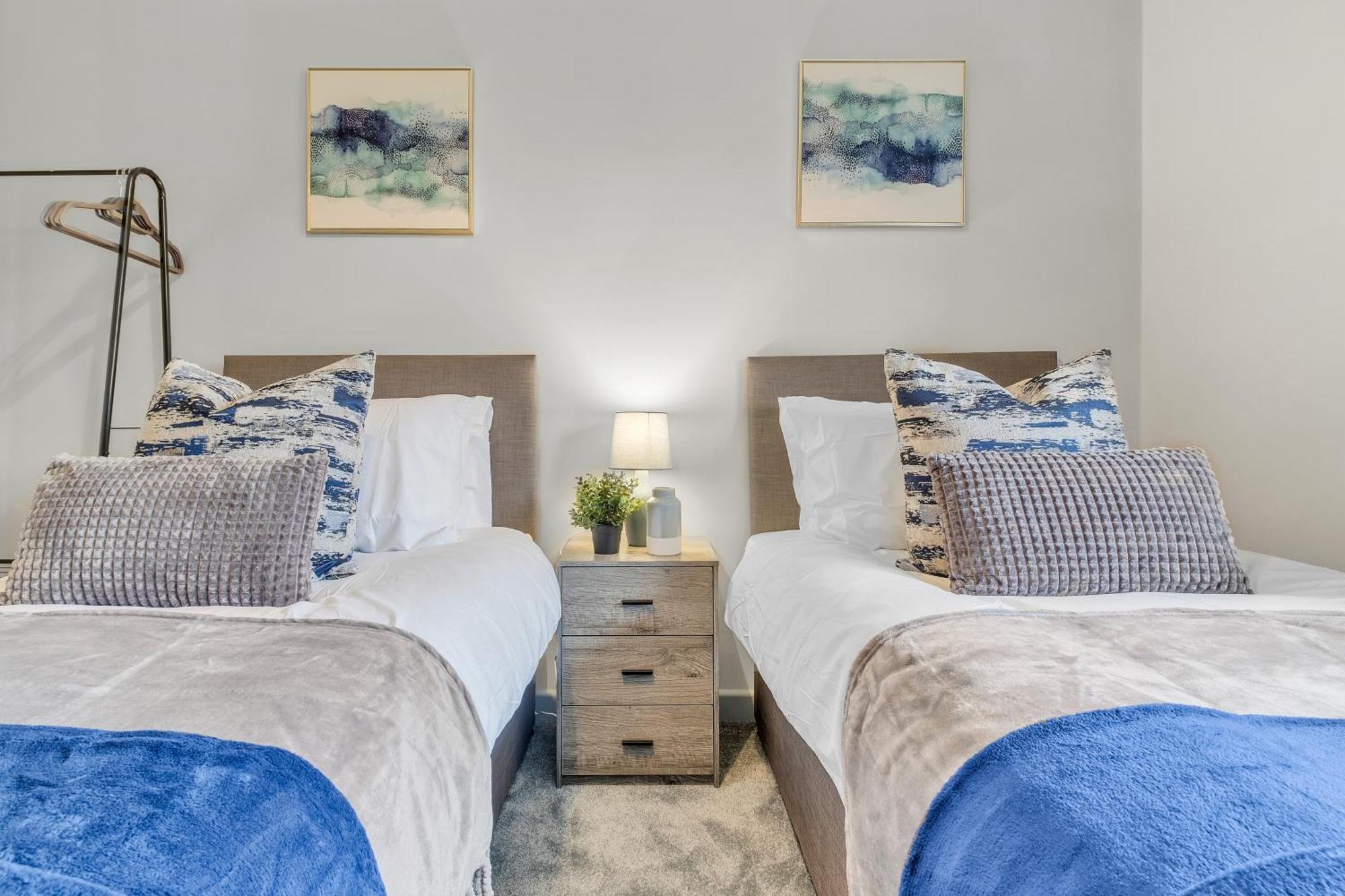 Mk 2-Bedroom Contractor'S Gem, 5 Beds, Sleeps 6, Free Parking Milton Keynes Ngoại thất bức ảnh